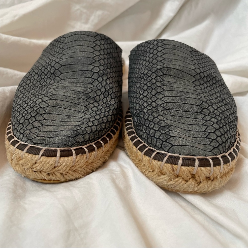 Kensie Hensley Faux Snake Skin Embossed Espadrille Mule Slip On Sandal Black 7 - Picture 4 of 14